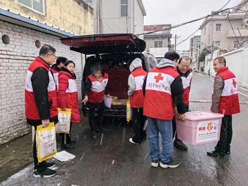 淮南市红十字会积极应对低温雨雪冰冻灾害11