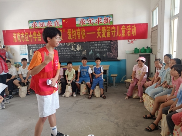 大学生志愿者黄嘉伟薪火相传带头人15