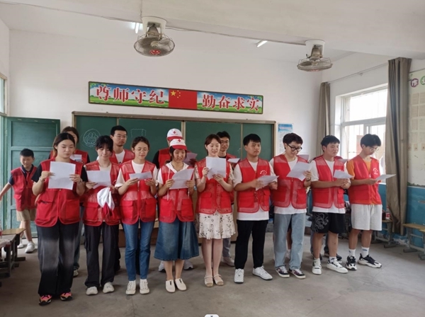 大学生志愿者黄嘉伟薪火相传带头人16