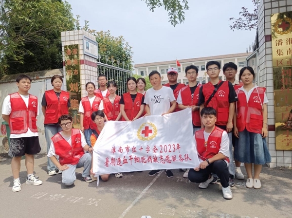 大学生志愿者黄嘉伟薪火相传带头人17