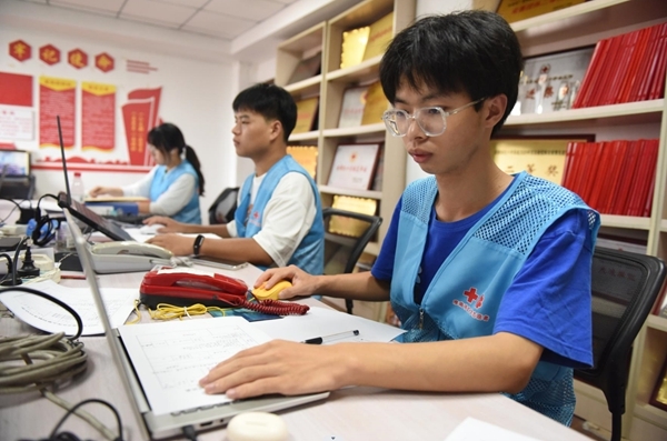 大学生志愿者黄嘉伟薪火相传带头人19