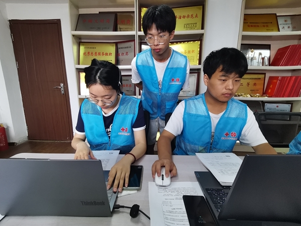 大学生志愿者黄嘉伟薪火相传带头人21