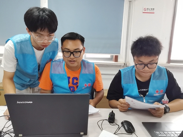 大学生志愿者黄嘉伟薪火相传带头人22
