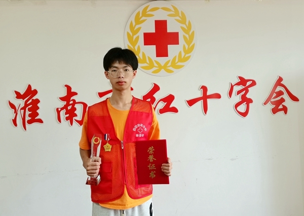 大学生志愿者黄嘉伟薪火相传带头人6