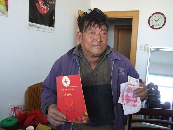 市红十字会和志愿者吊唁告别“义丐”谢海顺12