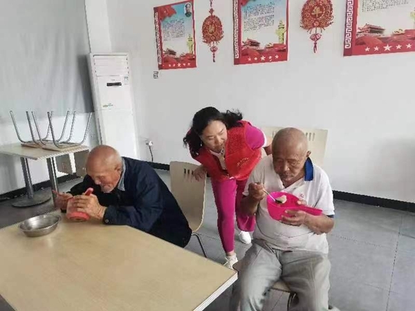 “淮小红”为“孤老”“留小”同过六一12