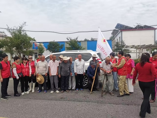 “淮小红”为“孤老”“留小”同过六一14