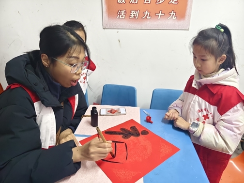 “淮小红”陪孤寡老人欢乐过大年20