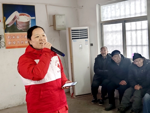 “淮小红”陪孤寡老人欢乐过大年24