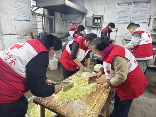 “淮小红”陪孤寡老人欢乐过大年4