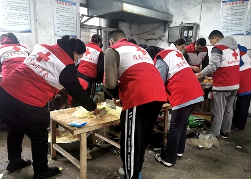 “淮小红”陪孤寡老人欢乐过大年12