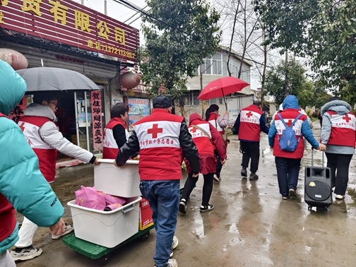 “淮小红”陪孤寡老人欢乐过大年15
