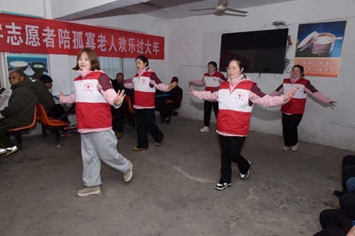 “淮小红”陪孤寡老人欢乐过大年18