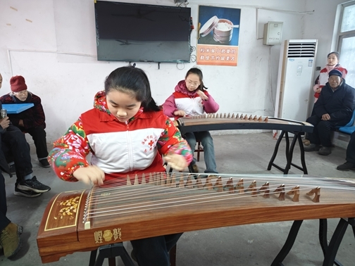 “淮小红”陪孤寡老人欢乐过大年25