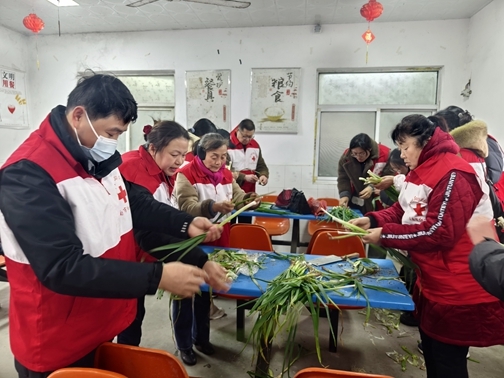 “淮小红”陪孤寡老人欢乐过大年3