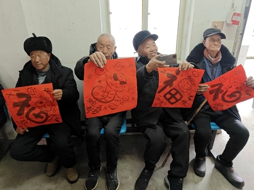 “淮小红”陪孤寡老人欢乐过大年46