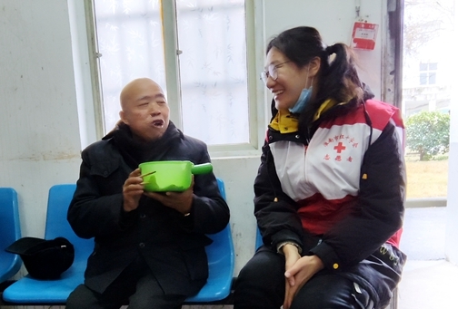 “淮小红”陪孤寡老人欢乐过大年51