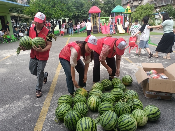 “淮小红”“粽”情满满送爱心16