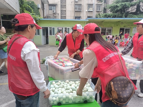 “淮小红”“粽”情满满送爱心17
