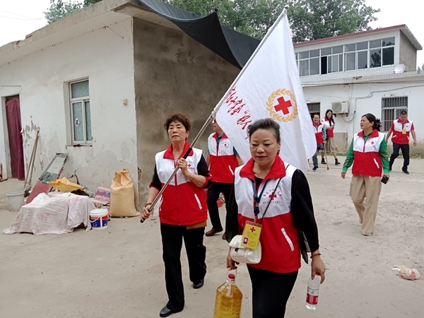 “淮小红”“粽”情满满送爱心7