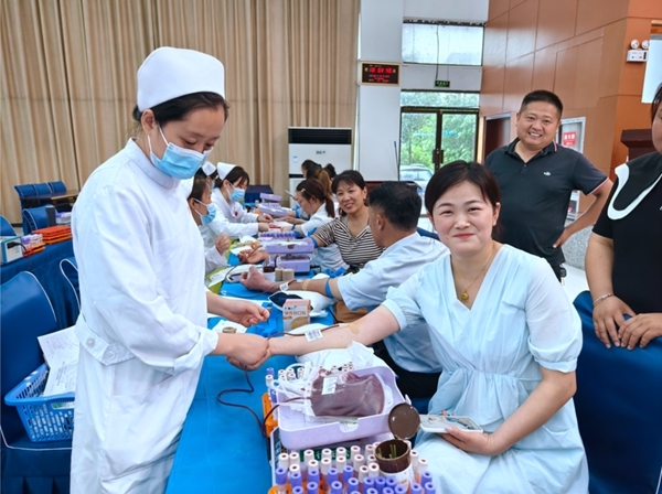 市红十字会连续开展无偿献血和造血干细胞宣传动员2