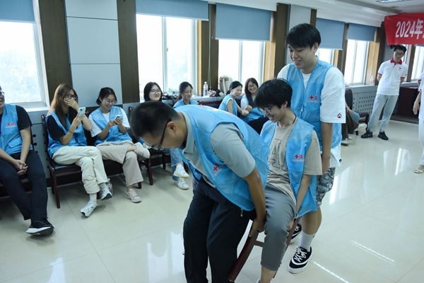 市红十字会“快乐益夏”项目志愿者“严苛”培训30