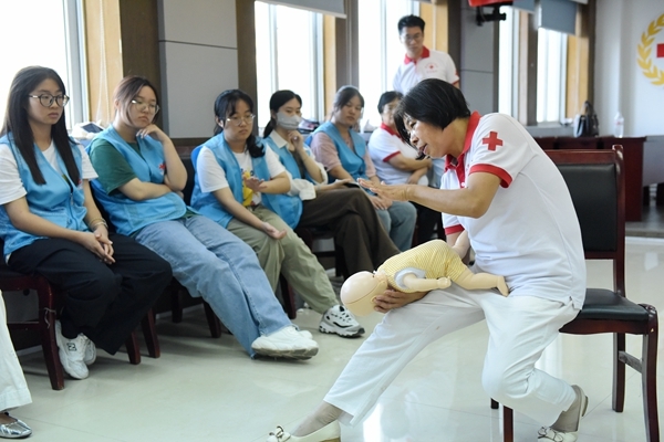 市红十字会“快乐益夏”项目志愿者“严苛”培训7