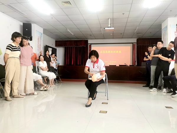 市红十字会为市财政局（国资委）进行应急救护培训16