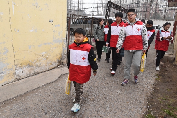 冰雪严寒送温暖 淮南市红十字会“博爱送万家”侧记18