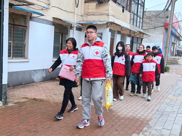 冰雪严寒送温暖 淮南市红十字会“博爱送万家”侧记19