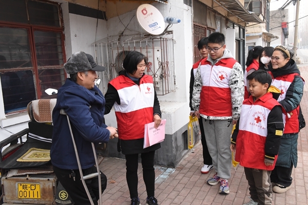 冰雪严寒送温暖 淮南市红十字会“博爱送万家”侧记20-