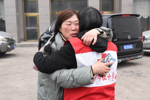 冰雪严寒送温暖 淮南市红十字会“博爱送万家”侧记22-