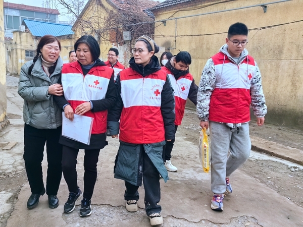 冰雪严寒送温暖 淮南市红十字会“博爱送万家”侧记26--