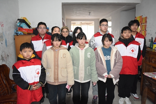 冰雪严寒送温暖 淮南市红十字会“博爱送万家”侧记31--