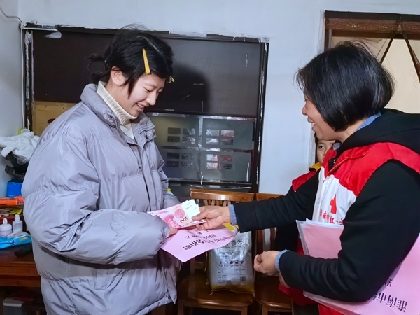 冰雪严寒送温暖 淮南市红十字会“博爱送万家”侧记35--