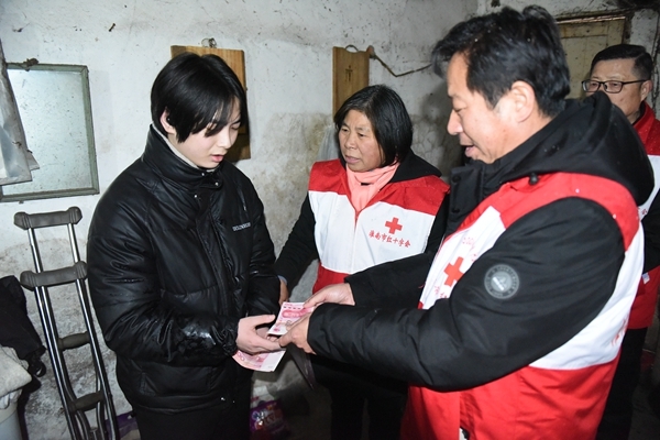 冰雪严寒送温暖 淮南市红十字会“博爱送万家”侧记38--