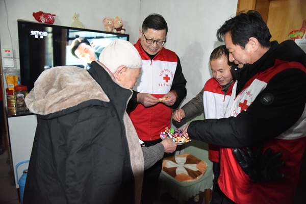 冰雪严寒送温暖 淮南市红十字会“博爱送万家”侧记40--