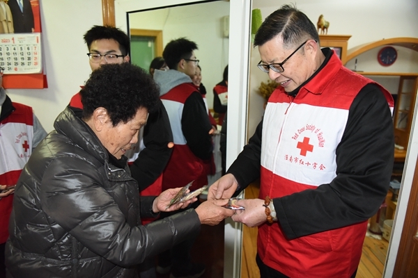 冰雪严寒送温暖 淮南市红十字会“博爱送万家”侧记43--