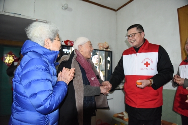 冰雪严寒送温暖 淮南市红十字会“博爱送万家”侧记45--