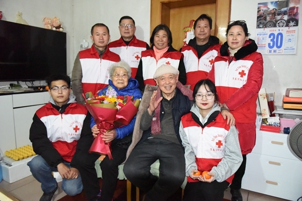 冰雪严寒送温暖 淮南市红十字会“博爱送万家”侧记47--