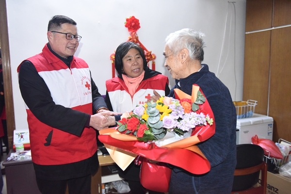 冰雪严寒送温暖 淮南市红十字会“博爱送万家”侧记48--