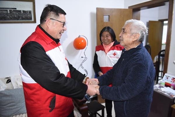 冰雪严寒送温暖 淮南市红十字会“博爱送万家”侧记49