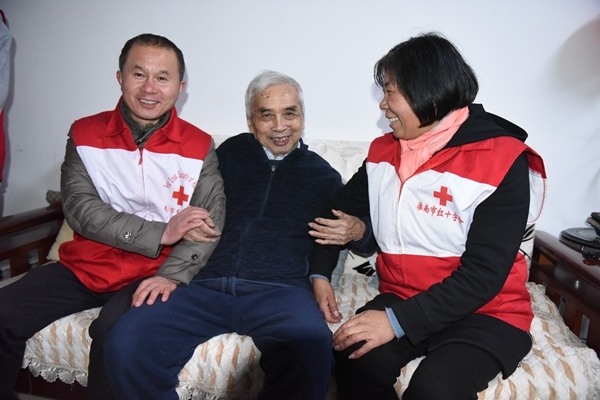 冰雪严寒送温暖 淮南市红十字会“博爱送万家”侧记52