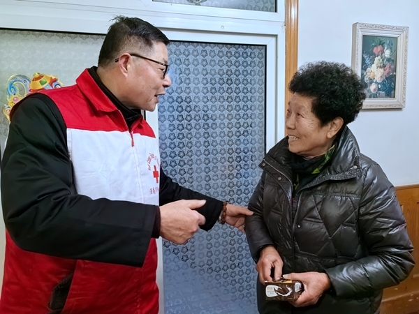 冰雪严寒送温暖 淮南市红十字会“博爱送万家”侧记54
