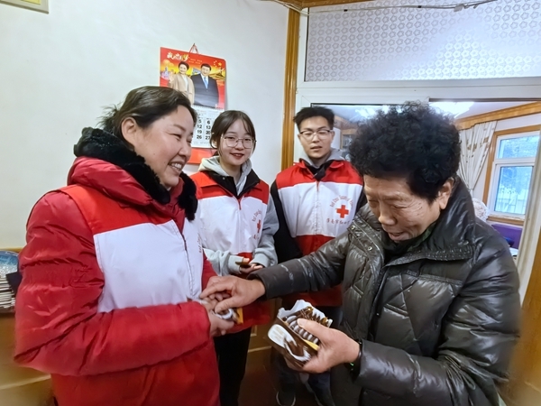 冰雪严寒送温暖 淮南市红十字会“博爱送万家”侧记55