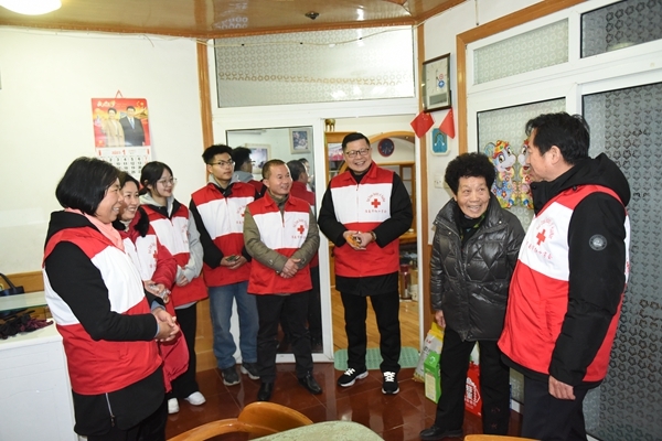 冰雪严寒送温暖 淮南市红十字会“博爱送万家”侧记57