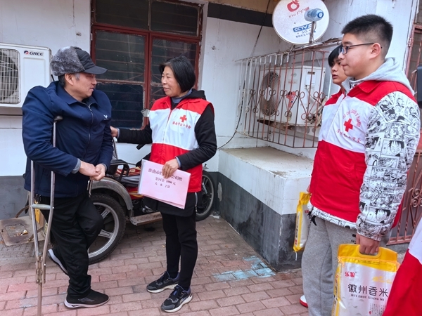 冰雪严寒送温暖 淮南市红十字会“博爱送万家”侧记59