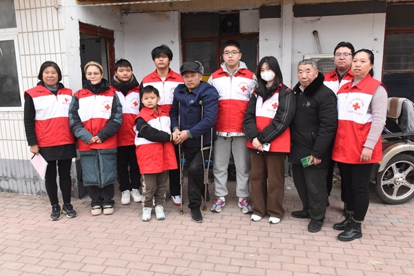 冰雪严寒送温暖 淮南市红十字会“博爱送万家”侧记60