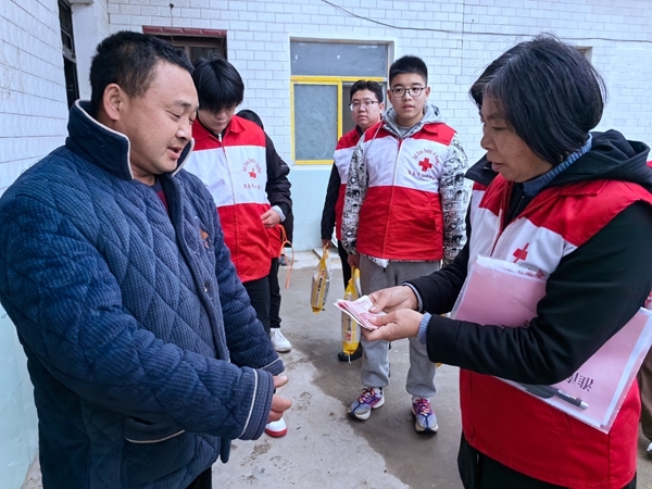 冰雪严寒送温暖 淮南市红十字会“博爱送万家”侧记66