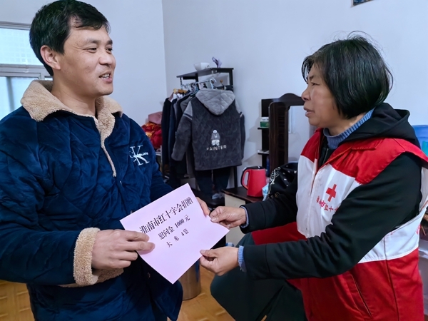 冰雪严寒送温暖 淮南市红十字会“博爱送万家”侧记69